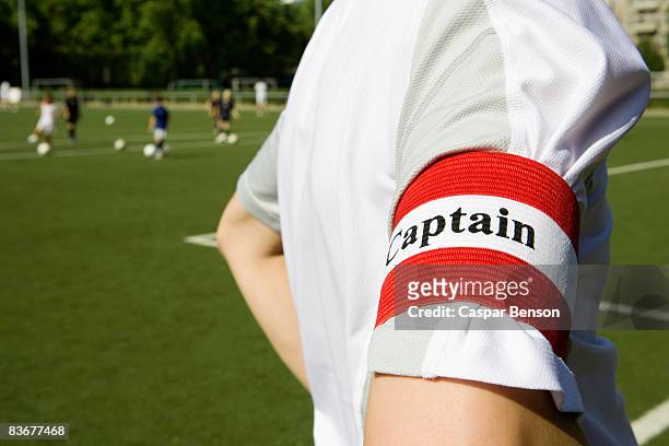 a person wearing a 'captain' arm band - capitán del equipo fotografías e imágenes de stock