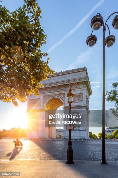 arc de triomphe - arc de triomphe paris stock pictures, royalty-free photos & images