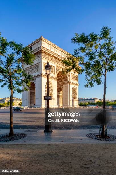 arc de triomphe - place charles de gaulle stock pictures, royalty-free photos & images