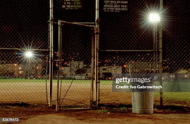 a sports field illuminated at night - track and field stadium stock pictures, royalty-free photos & images