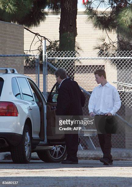 Actor Ryan O'Neal and his son Redmond leave the courthouse in Malibu, California, November 13, 2008. O'Neal and Redmond were arraigned at court on a...