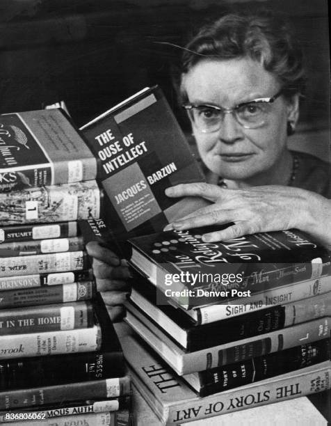 How to Catch up with a Successful Man Miss Ramona Wright of the Denver Public Library staff selects a few of the books a busy housewife can read to...