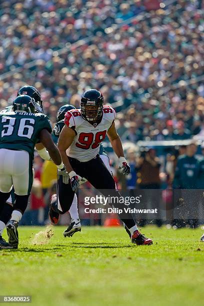 Jamaal Anderson of the Atlanta Falcons defends against the Philadelphia Eagles at Lincoln Financial Field on October 26, 2008 in Philadelphia,...