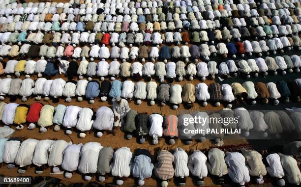 Indian Muslims peform Namaz - prayers - at an Islamic Peace Conference in Mumbai on November 14, 2008. The Imam of Makkah Masjid-e-Haram, Shaikh Adel...