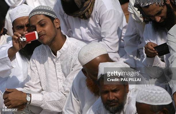An Indian Muslim records the speech of the Imam of Makkah Masjid-e-Haram, Shaikh Adel Al-Kalbani at the start of the ten day Islamic Peace Conference...