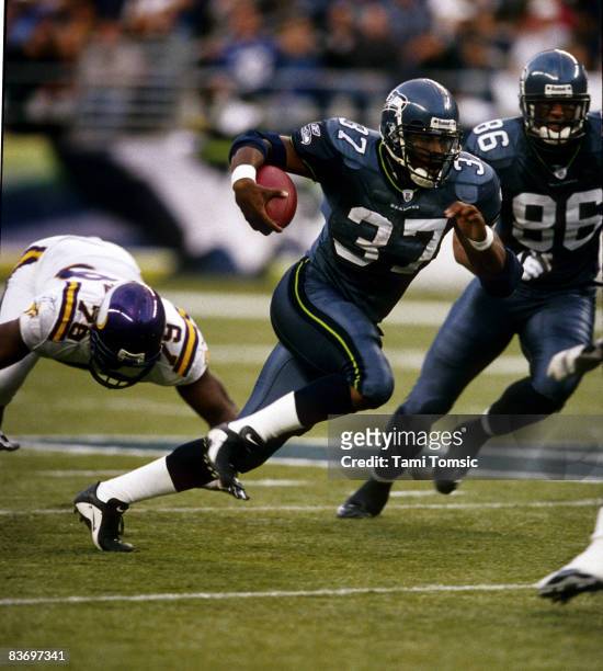 Seattle Seahawks running back Shaun Alexander carries the ball during a 48-23 victory over the Minnesota Vikings on September 29 at Seahawks Stadium...