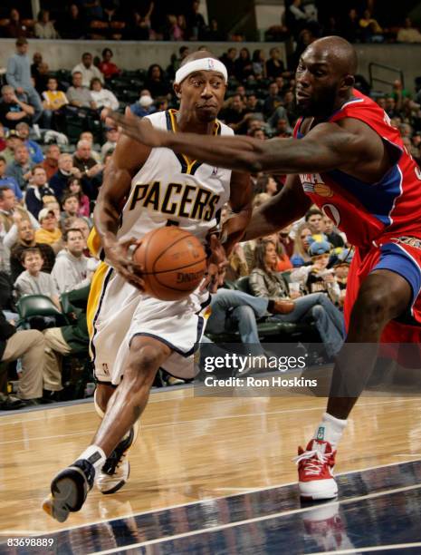 Ford of the Indiana Pacers drives on Reggie Evans of the Philadelphia 76ers at Conseco Fieldhouse on November 14, 2008 in Indianapolis, Indiana. The...