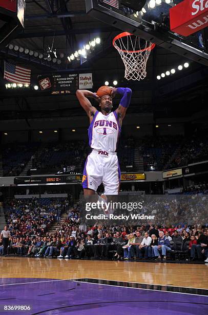 Amare Stoudemire of the Phoenix Suns flies to the basket for a dunk against the Sacramento Kings on November 14, 2008 at ARCO Arena in Sacramento,...