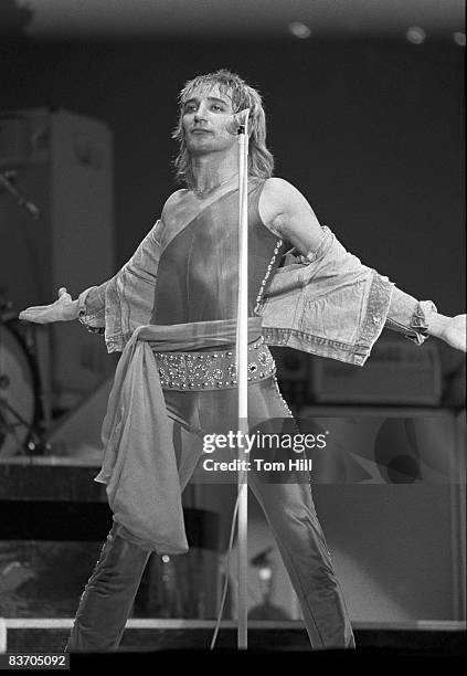 Singer Rod Stewart performs at The Omni Coliseum on November 20, 1977 in Atlanta, Georgia.