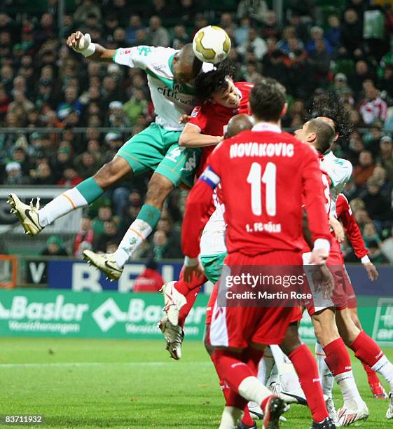 Naldo of Bremen scores the 2nd goal during the Bundesliga match between Werder Bremen and 1.FC Koeln at the Weser stadium on November 16, 2008 in...