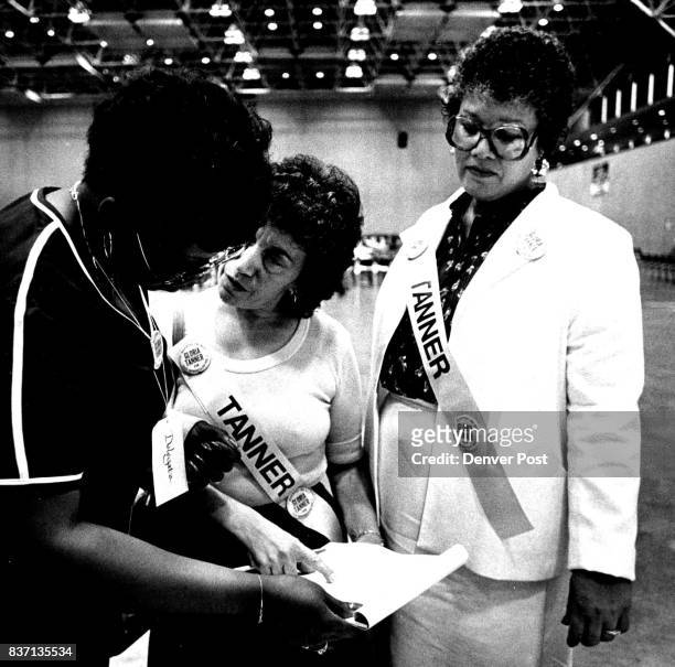 Gloria Tanner, right, talks with campaign aides Linda Bates-Transou, left, and Anna Jo Haynes. Credit: The Denver Post