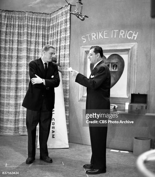 Television game show Strike It Rich with host Warren Hull with George Gaynes . Image dated April 17, 1953. New York, NY.
