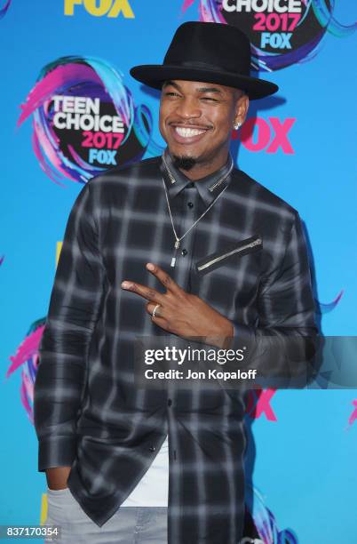 Singer Ne-Yo arrives at the Teen Choice Awards 2017 at Galen Center on August 13, 2017 in Los Angeles, California.