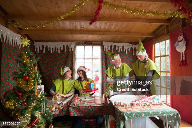 santa s elfen - grotte stock-fotos und bilder