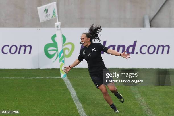 Portia Woodman of New Zealand celebrates after scoring her fourth try during the Women's Rugby World Cup 2017 Semi Final match between New Zealand...