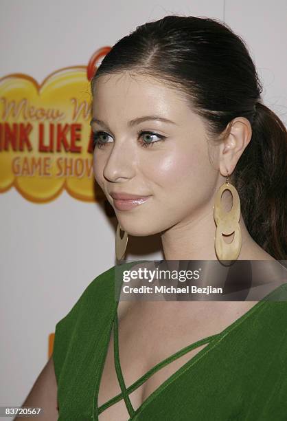 Actress Michelle Trachtenberg arrives at the Meow Mix Think Like a Cat Game Show Premiere on November 12, 2008 in Los Angeles, California.