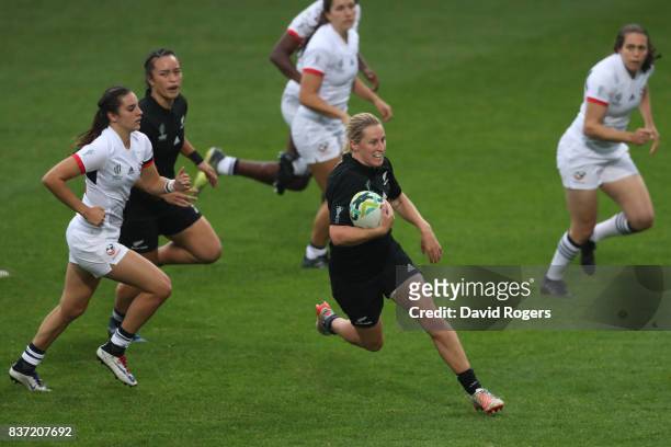 Kelly Brazier of New Zealand runs in her team's final try during the Women's Rugby World Cup 2017 Semi Final match between New Zealand and the United...
