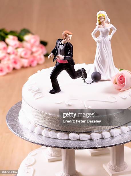 escaping groom on wedding cake - wedding cake figurine stock-fotos und bilder