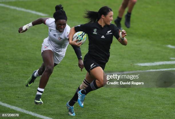 Carla Hohepa of New Zealand makes a break during the Women's Rugby World Cup 2017 Semi Final match between New Zealand and the United States at the...