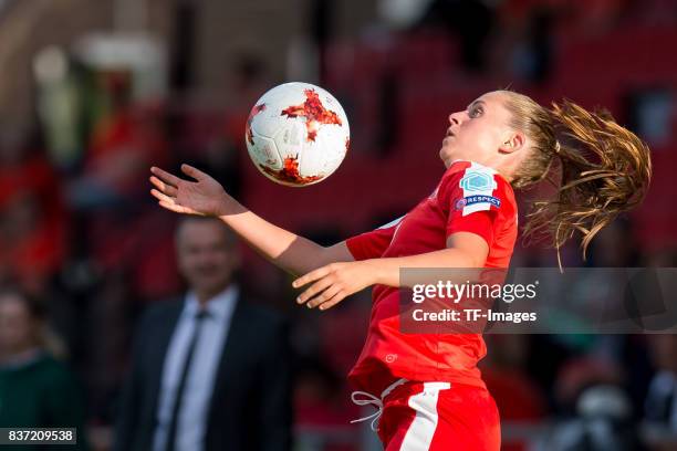 Noelle Maritz of Switzerland controls the ball during the Group C match between Austria and Switzerland during the UEFA Women's Euro 2017 at Stadion...