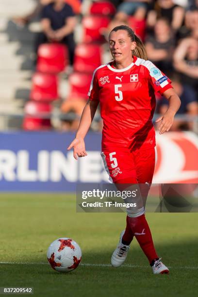 Noelle Maritz of Switzerland controls the ball during the Group C match between Austria and Switzerland during the UEFA Women's Euro 2017 at Stadion...