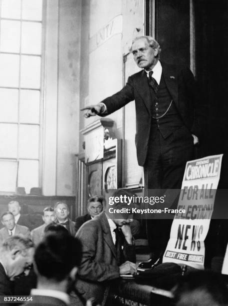 Discours électoral du Premier ministre britannique Ramsey MacDonald à la Miners Hall à Dawdon, au Royaume-Uni le 14 octobre 1931.