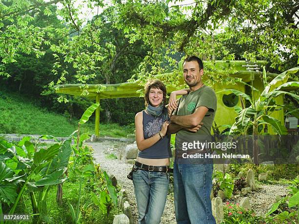 couple in front of eco friendly home and garden - ヒリトラ ストックフォトと画像