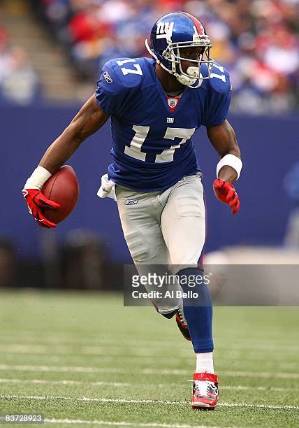 Plaxico Burress of the New York Giants in action against the Baltimore Ravens during their game on November 16, 2008 at Giants Stadium in East...
