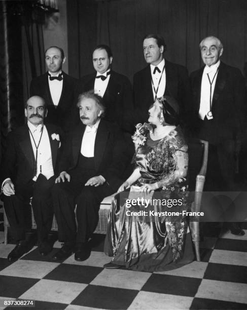 Un dîner a été donné en l'honneur des époux Einstein pour leur départ d'Amérique en présence de: Felix Warburg, banquier, Albert Einstein, Elsa...