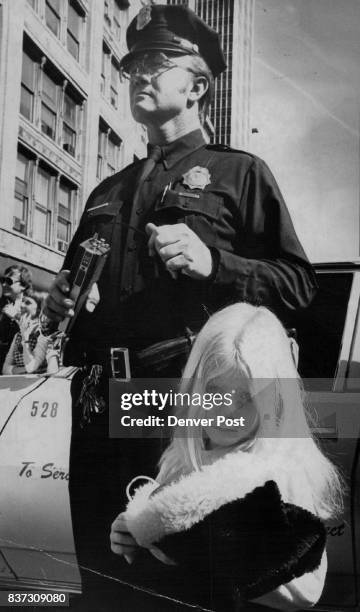 Cheryle Gorman lost her mom­my Saturday during the St. Pa­trick’s Day parade in downtown Denver and uses Denver police­man Max Wilson as her...