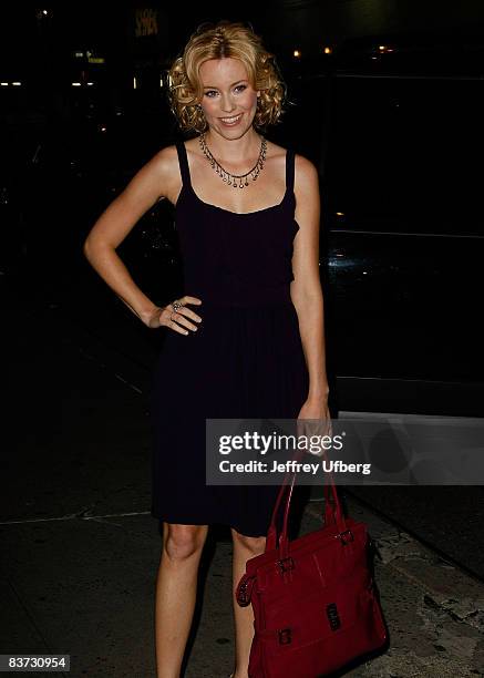 Actress Elizabeth Banks visits "Late Show with David Letterman" at the Ed Sullivan Theatre on October 6, 2008 in New York City.