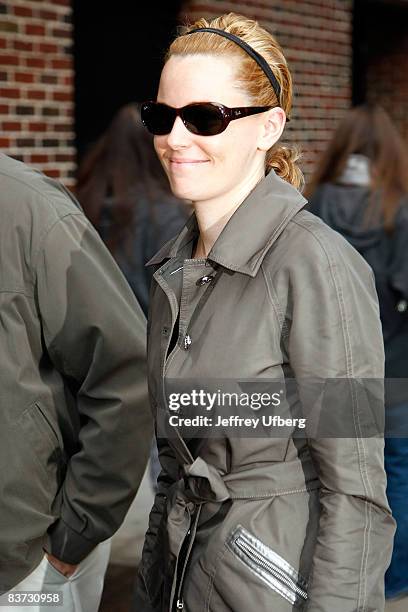 Actress Elizabeth Banks visits "Late Show with David Letterman" at the Ed Sullivan Theatre on October 6, 2008 in New York City.