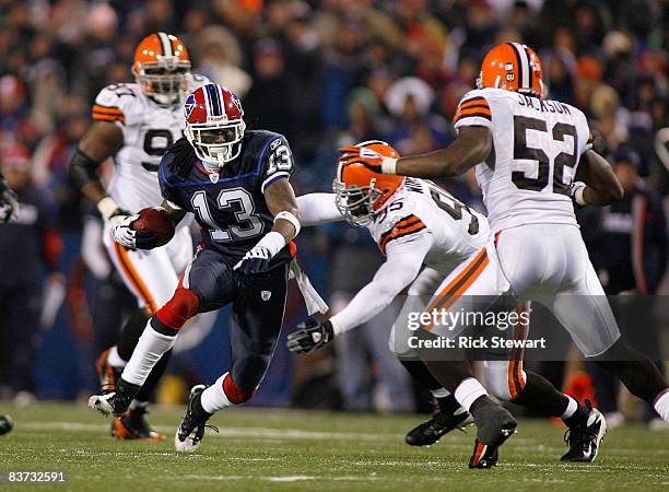 Steve Johnson of the Buffalo Bills runs against Kamerion Wimbley and D'Qwell Jackson of the Cleveland Browns on November 17, 2008 at Ralph Wilson...