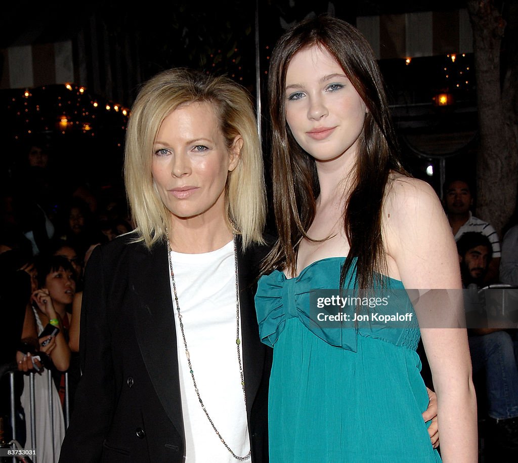 "Twilight" Los Angeles Premiere - Arrivals