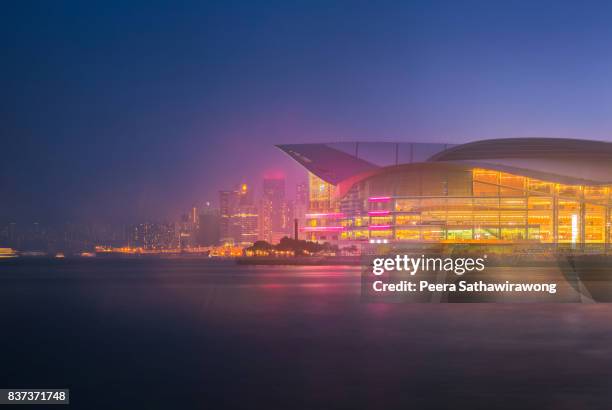 hong kong city with convention center - hong kong convention and exhibition center stockfoto's en -beelden