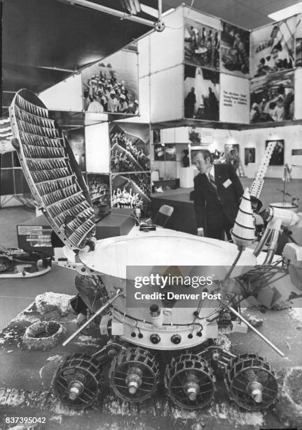 Lunar-Vehicle model shown at exhibit A working model of the Lunokhod II, the unmanned lunar vehicle put on the moon by the Soviet Union 15 months...