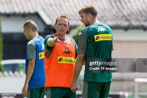 Co-coach Dirk Bremser of Borussia Moenchengladbach speak with Christoph Kramer of Borussia Moenchengladbach during a training session at the Training...