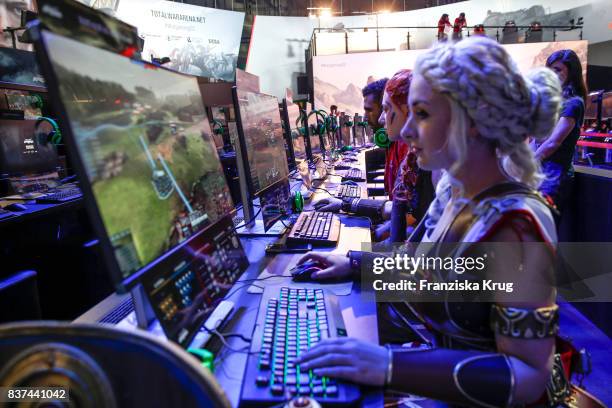 Cosplay enthusiasts try out a virtual reality game at the Gamescom 2017 gaming trade fair during the media day on August 22, 2017 in Cologne,...