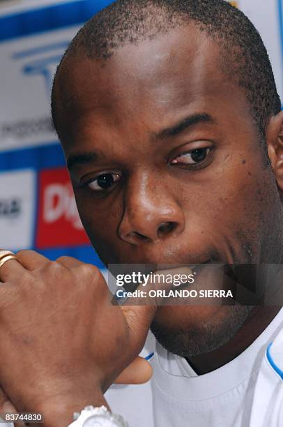 Honduran football player David Suazo answers questions in a press conference in San Pedro Sula, 240 km north of Tegucigalpa, on November 18, 2008....