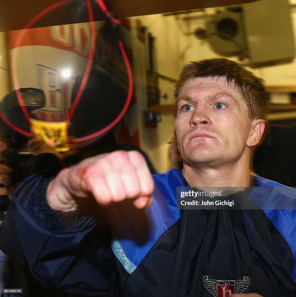 Colman Hatton Ricky Hatton practices on the speed ball during his open workout on ...