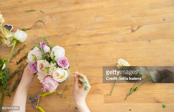 crop hands of florist making bouquet - florist arranging stock pictures, royalty-free photos & images