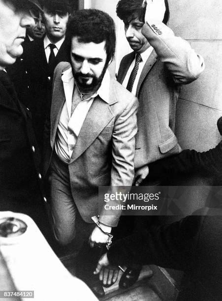 Peter Sutcliffe the Yorkshire ripper handcuffed leaving court msi January 5th 1981 A 35-year-old lorry driver from Bradford, suspected of carrying...