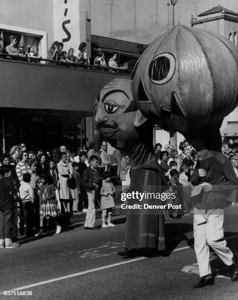 They'll Join Santa Claus Saturday Huge heads such as these, giant balloons as long as 100 feet, gay clowns, march bands and Santa Claus, of Course,...