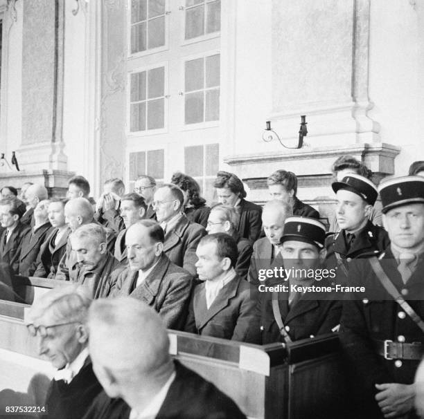 Vue partielle du box des accusés au procès de Rastatt, Allemagne en 1946.