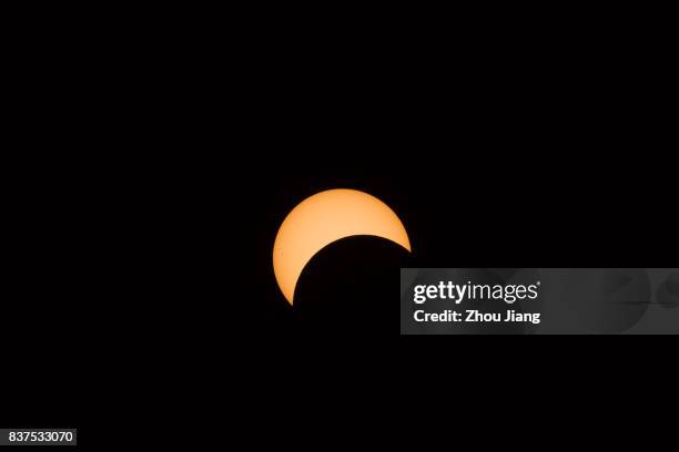 solar eclipse - solar eclipse in canada stock pictures, royalty-free photos & images