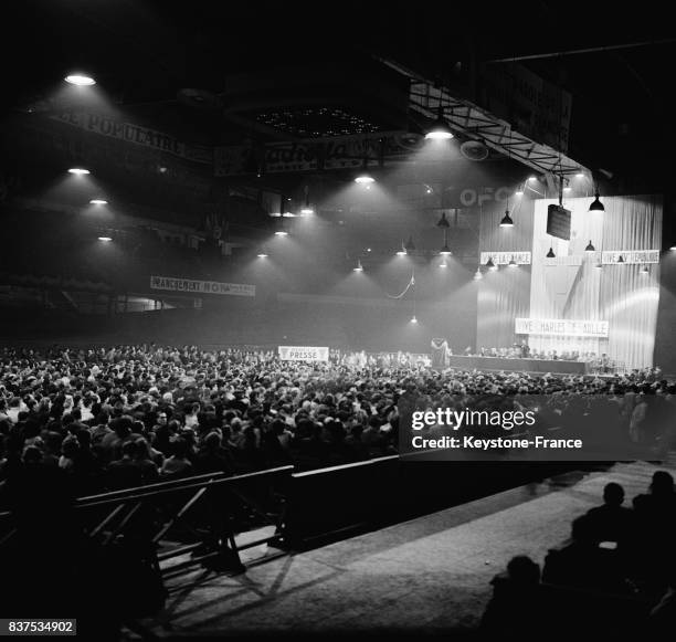 Vue générale de la salle pendant la première réunion du Parti gaulliste, à Paris, France en 1946.