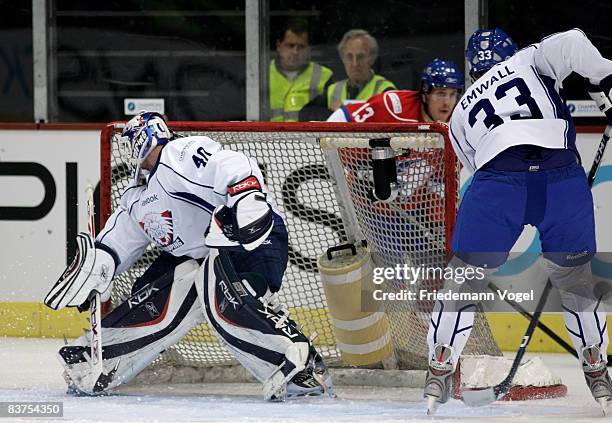 Daniel Henriksson of Linkoping saves the puck during the IIHF Champions League Group D match between ZSC Lions Zurich and Linkoping HC at the...