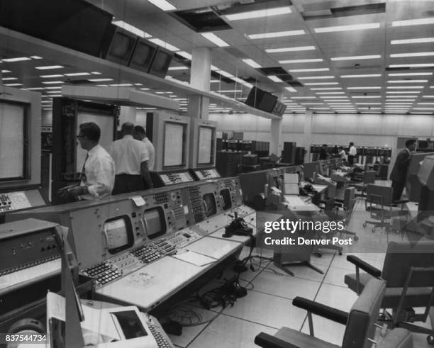 1965 First Computer 195 1965 Computer Stock Photos, High-Res Pictures, and Images - Getty ...