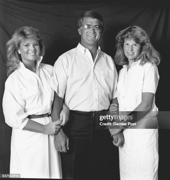 Laura Jennifer Reeves 239 Laura Reeves Photos & High Res Pictures - Getty Images