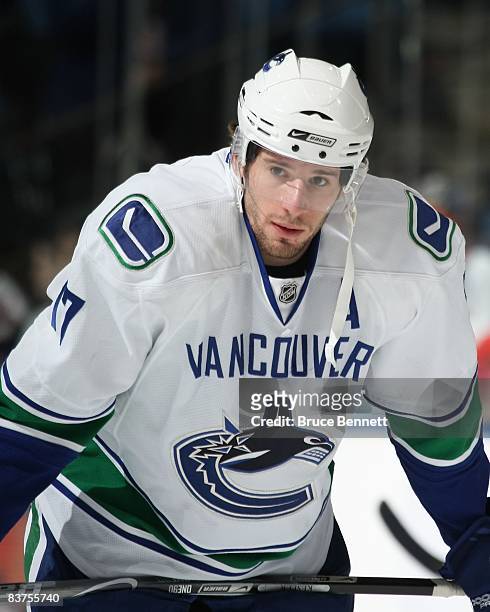 Ryan Kesler of the Vancouver Canucks takes part in warmups prior to his game against he New York Islanders on November 17, 2008 at the Nassau...